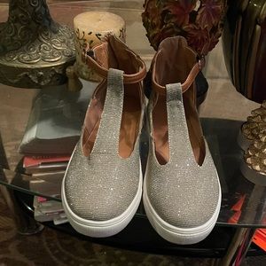 Glittery gold flats!!